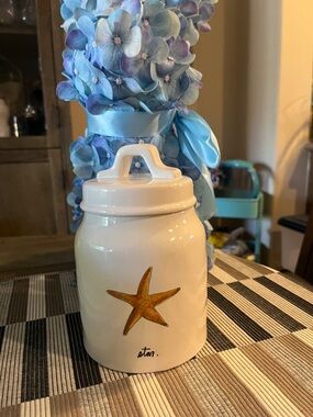 NWT Rae Dunn Cream Ceramic STAR (Starfish) Small Canister